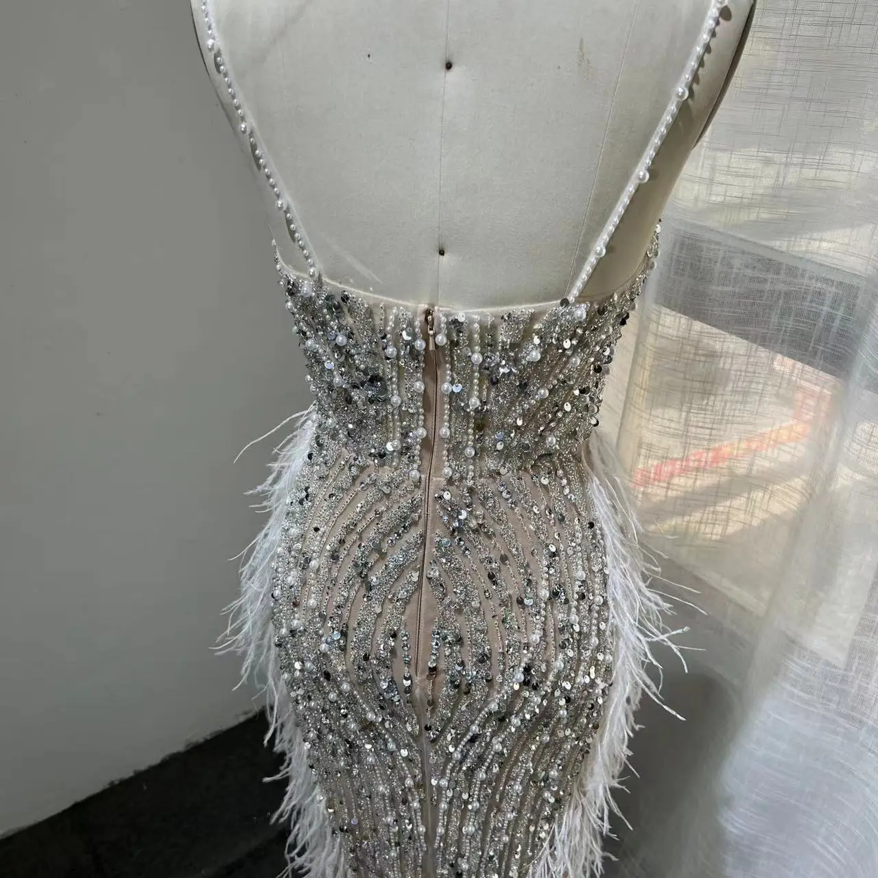 Robe de soirée sirène avec plumes pour femme, perles faites à la main, sexy, longue, fête, tout ce qui est possible, nouveau, 2024