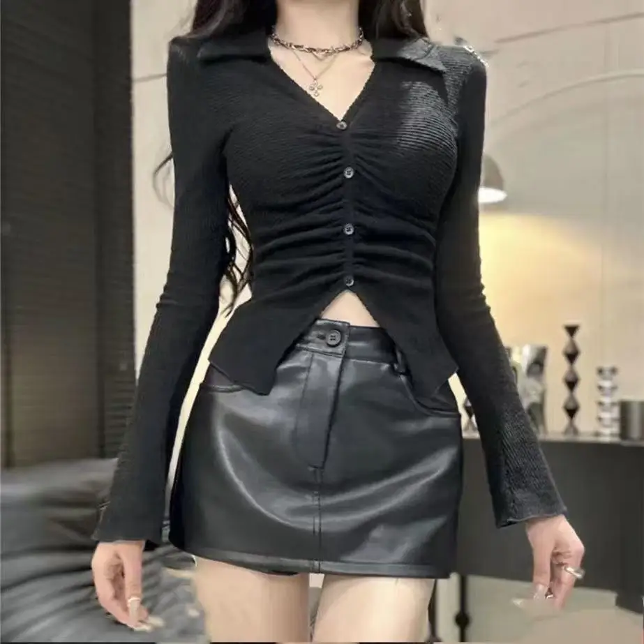 Design Sense Flip Collar Pequeno Plissado Fenda Suéter de Malha Início da Primavera Temperamento Retro Slim Fit Emagrecimento Curto