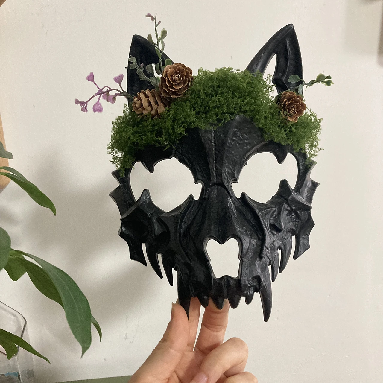 森のハーフマスク、オオカミの頭蓋骨マスク、苔と松ぼっくり付き、黒のフルフェイス獣の頭蓋骨、ハロウィンマスク、ドルイド魔女用小道具