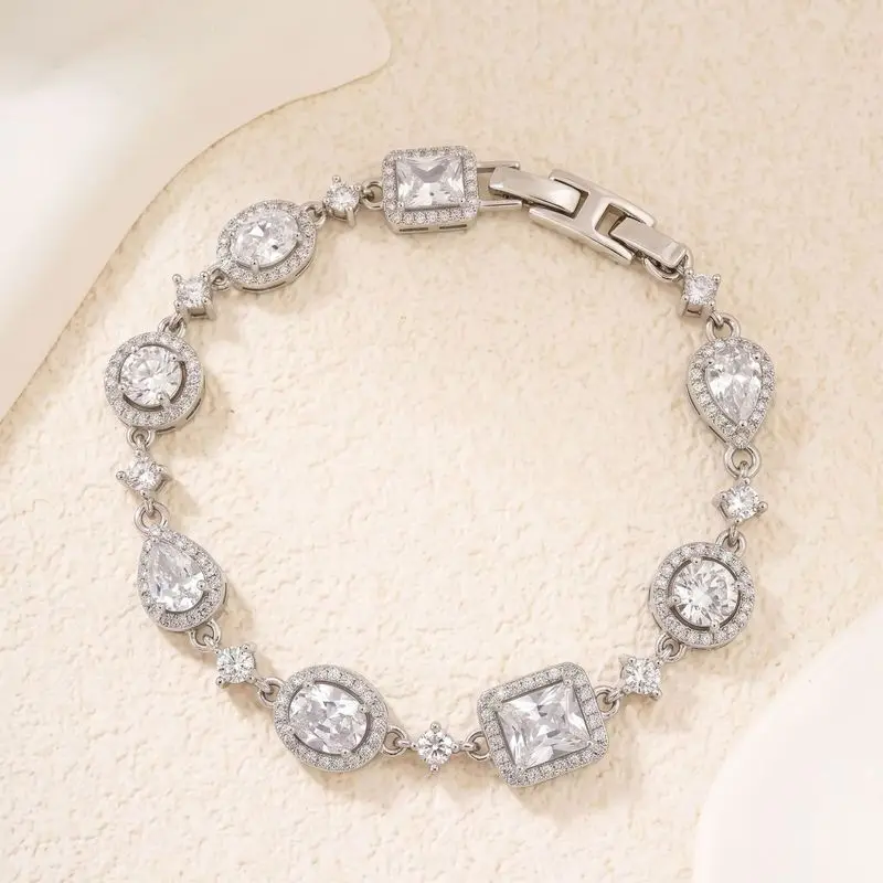 Sweet Bracelet With Copper Inlay And Zirconia Stones, A Fashionable And High-End Accessory That Complements Any Outfit