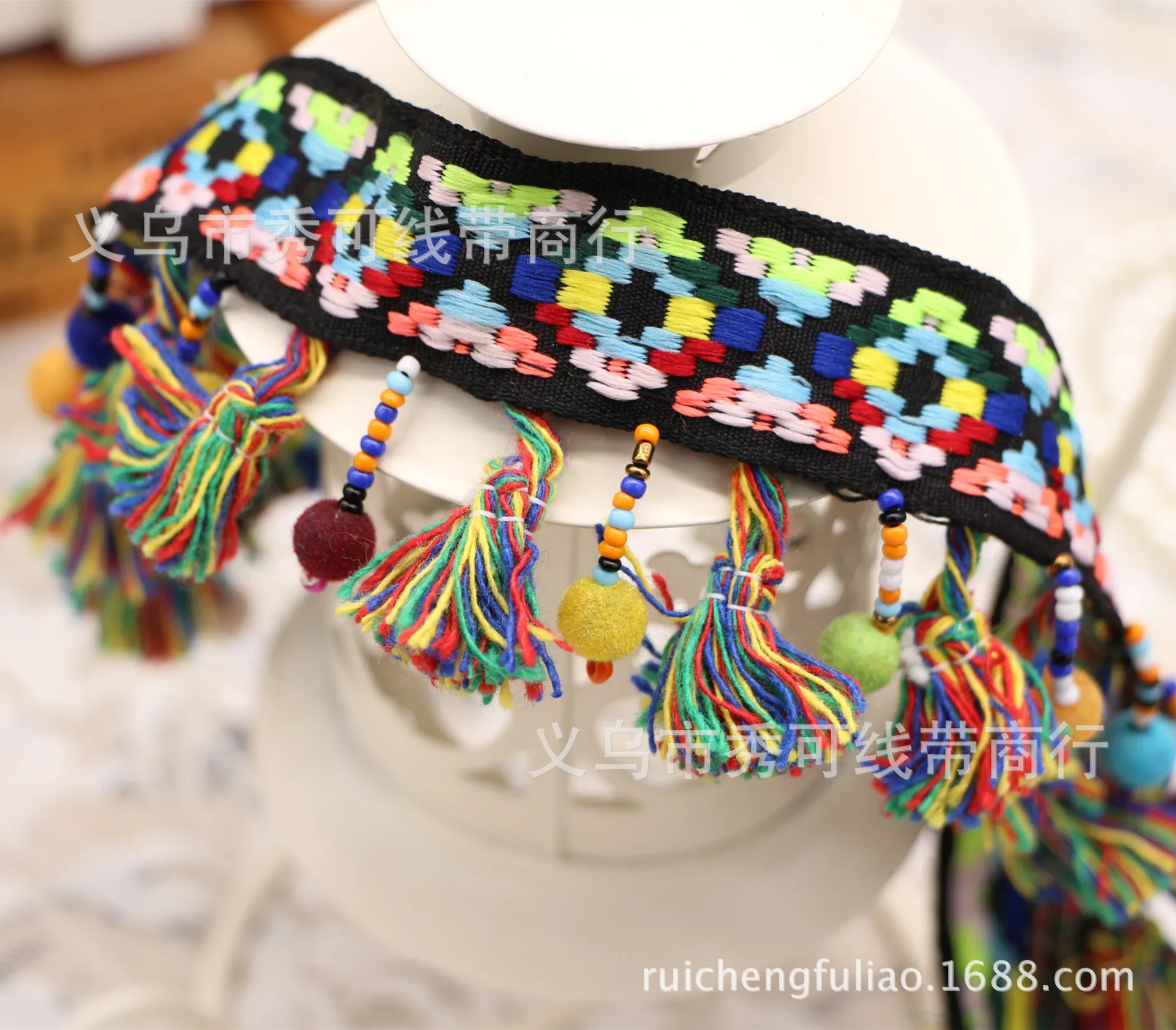 

Женская этно-стильная лента ручной работы из бисера