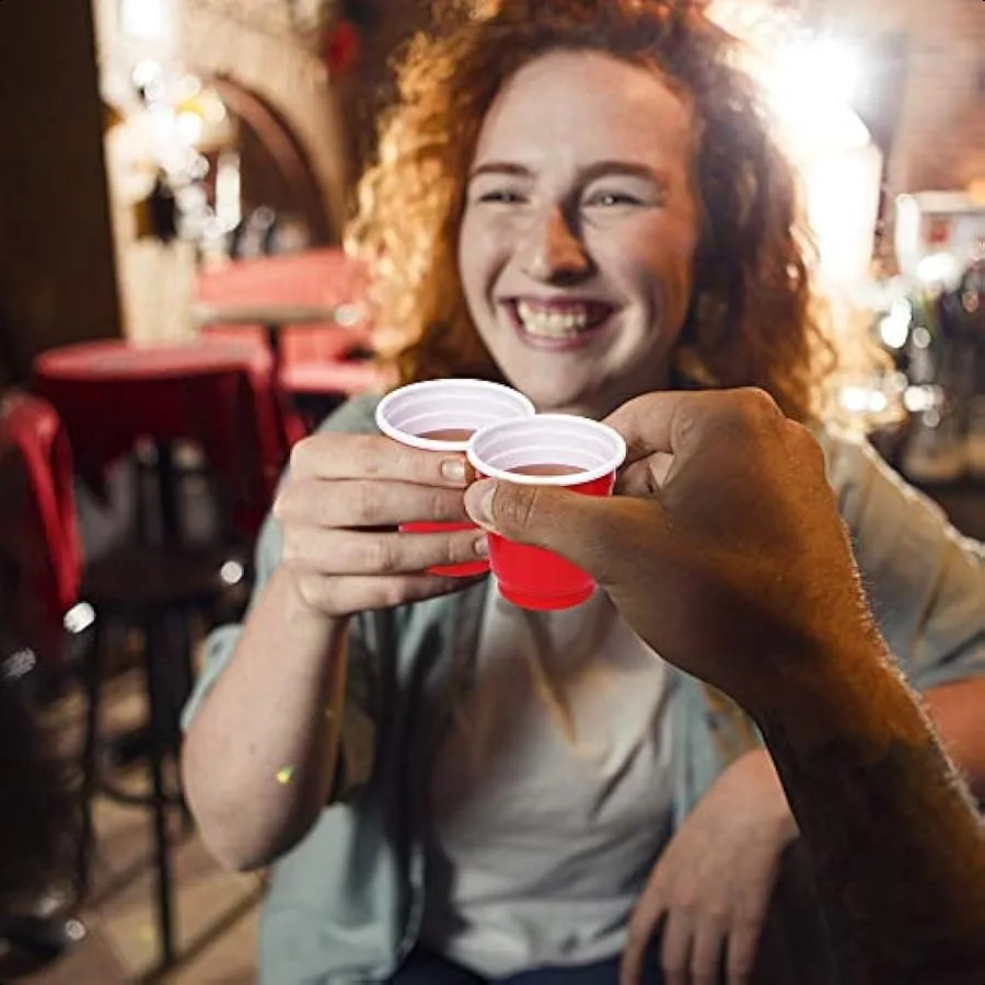 أكواب صغيرة للاستعمال مرة واحدة 120 قيراط 2 أونصة، أكواب حفلات بلاستيكية حمراء صغيرة لألعاب الحفلات والمناسبات