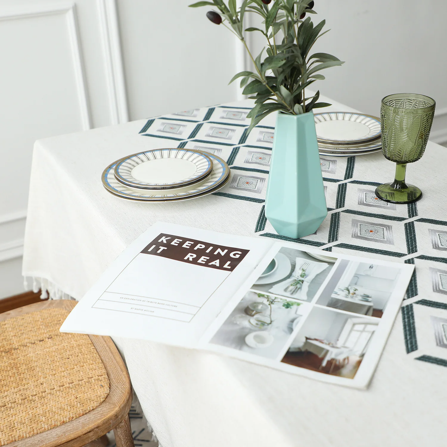 ผ้าปูโต๊ะมีพู่แบบนอร์ดิกใหม่ผ้าปูโต๊ะฝ้ายลินินเลียนแบบทรงสี่เหลี่ยมปักลายเรขาคณิต lozenge ผ้าคลุมโต๊ะผ้าโพลีเอสเตอร์