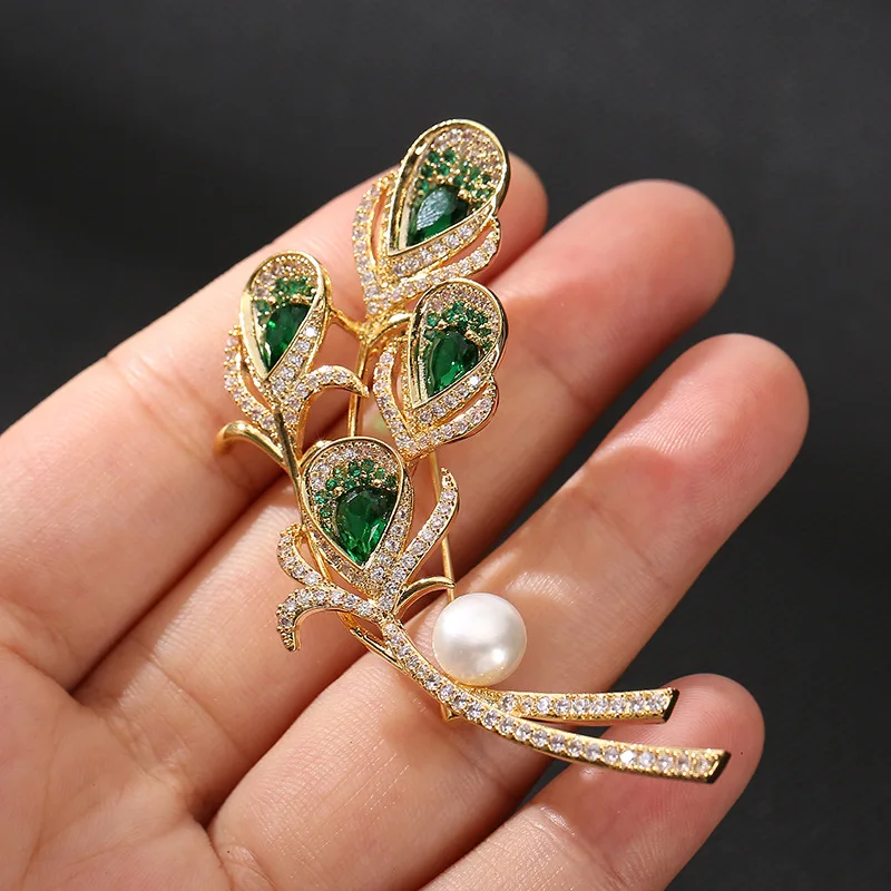 Zircon Luxury Jewelry High-end Brand Green Crystal Peacock Feather Brooch Women Suit Coat Pin Buckle Pearl Brooches Jewelry