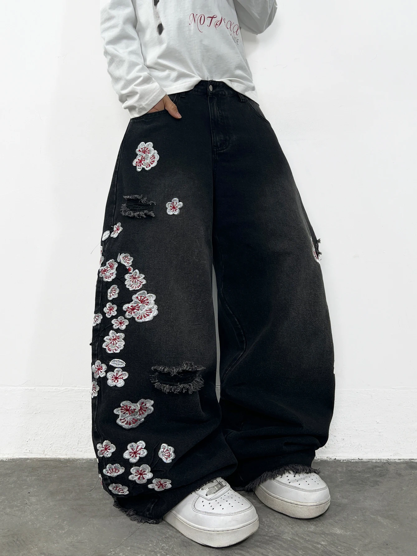 Embroidery On Jeans - American Retro Floral Embroidery Ripped Design