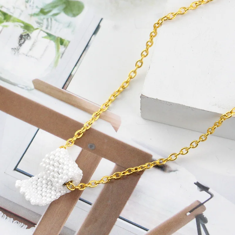 Funny Toilet Paper Roll Pendant Necklace Creative 3D Roll Design Unisex Novelty Statement Jewelry Party Accessory Gift