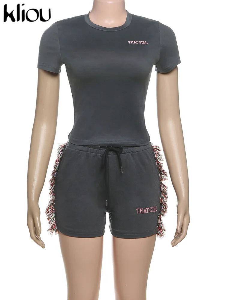 Kliou setelan 2 potong untuk wanita, kaus kasual lengan pendek leher O + celana pendek rumbai perban, pakaian olahraga