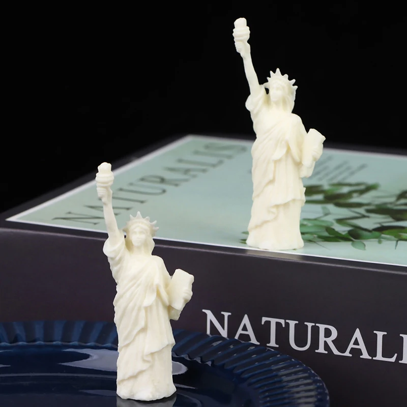 

2Pcs 1:12 Dollhouse Mini Statue The Statue of Liberty Model Furniture Accessories For Doll House Decor Kids Toys Gift