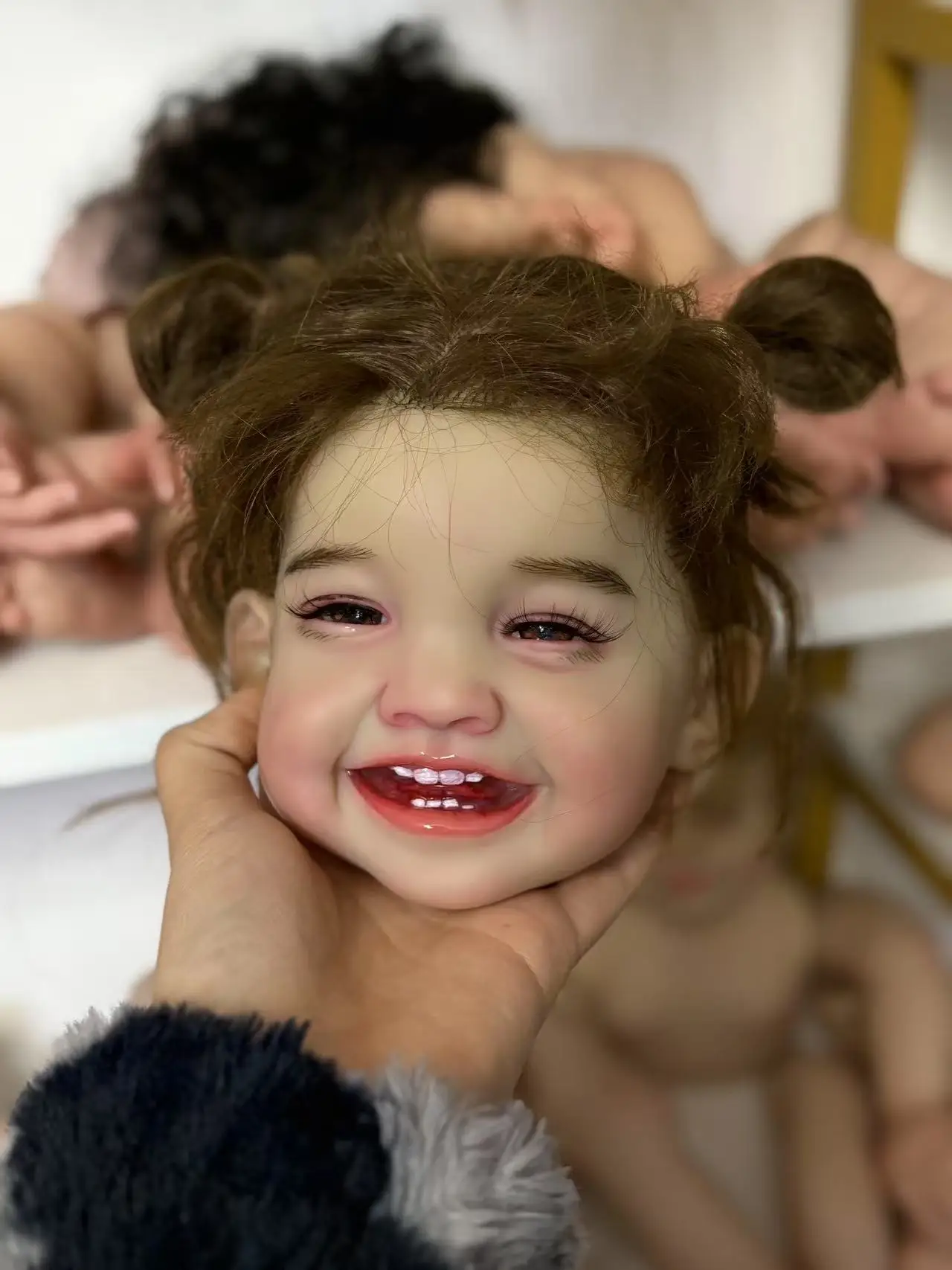 DLS Tijdelijke levering 28''Reborn Baby Mila Geschilderde kit met handgeworteld haar DIY-onderdeel met stoffen lichaam met connectoren