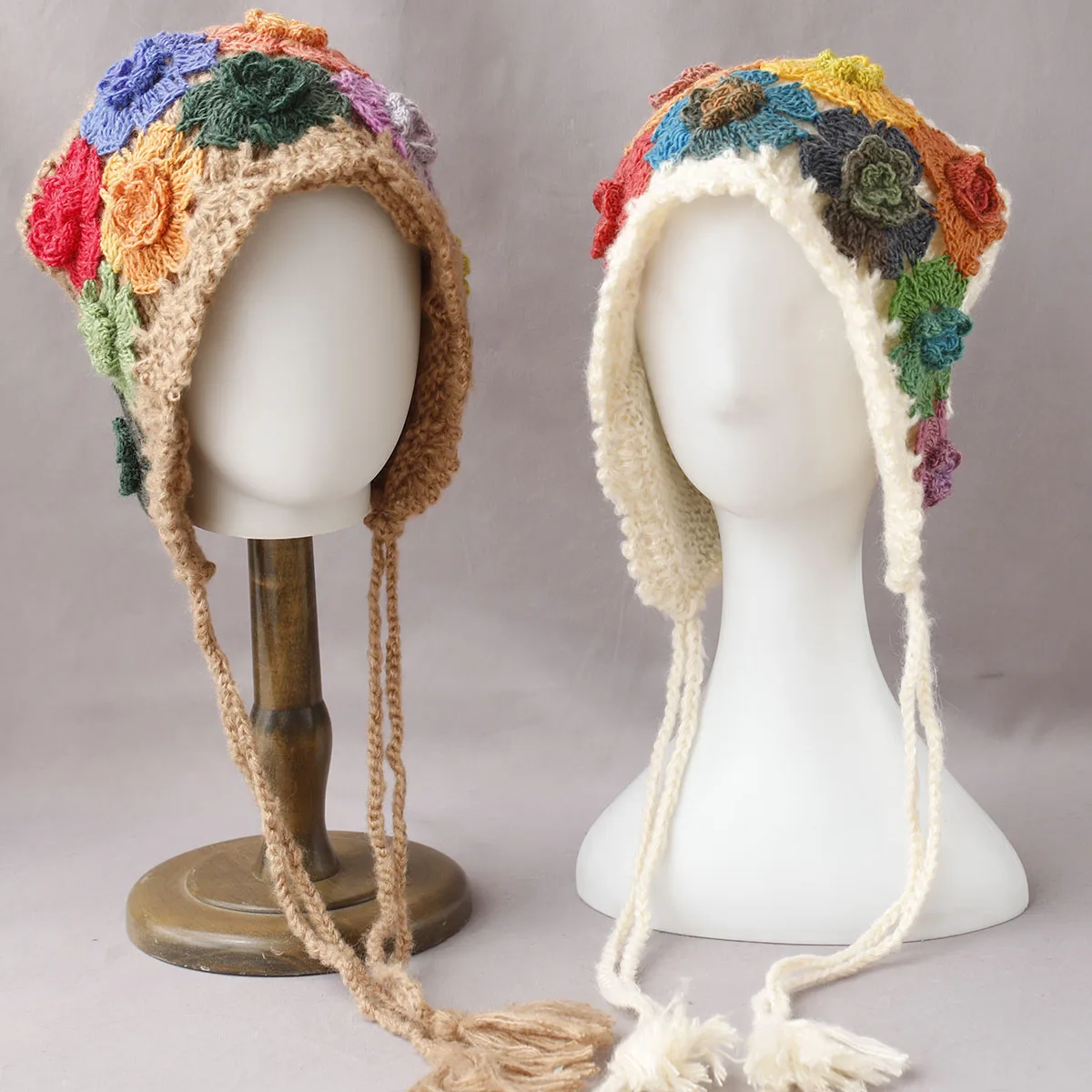 2025 NUOVA moda Autunno Inverno Donna Beanie Cappelli in filato di fiori Jacquard Lace-up Cappello lavorato a maglia Berretti caldi ispessiti con paraorecchie