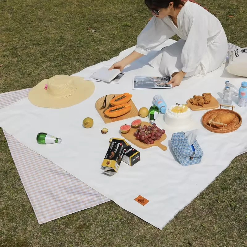 Extra large picnic blanket, waterproof, sandproof, foldable, outdoor, fashionable, practical, polymer tote bag