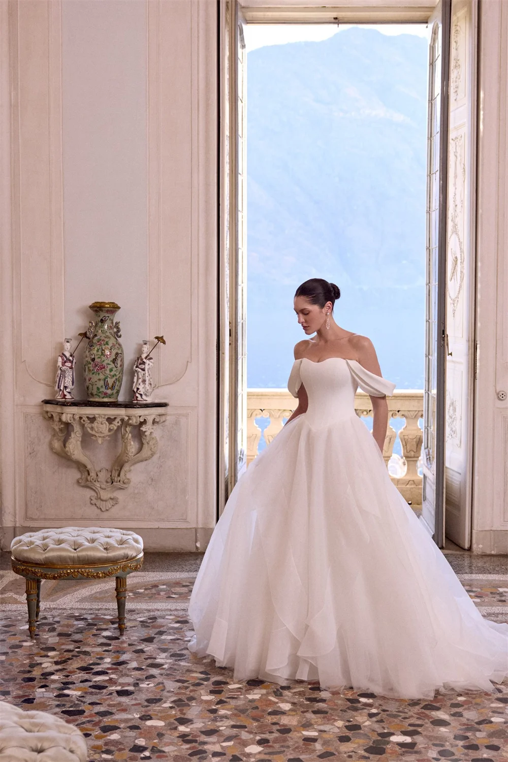 京都カスタムメイドホワイトレイヤードオフショルダーウェディングドレスシンプルローバックフォーマルドレスAラインスイープトレインフォーマル2025