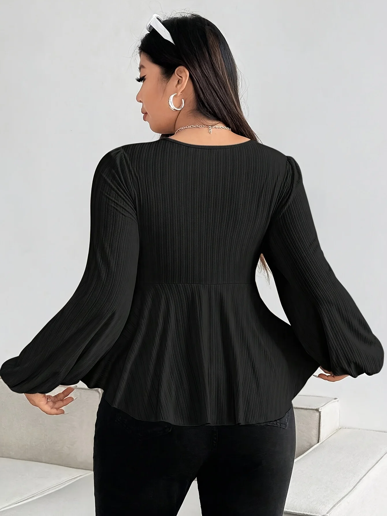 Plus-Size V-Ausschnitt Slim-Fit Langarm-Oberteil für Damen, Einfarbig, Elegantes V-Ausschnitt-Oberteil mit Laternenärmeln – Detail 2