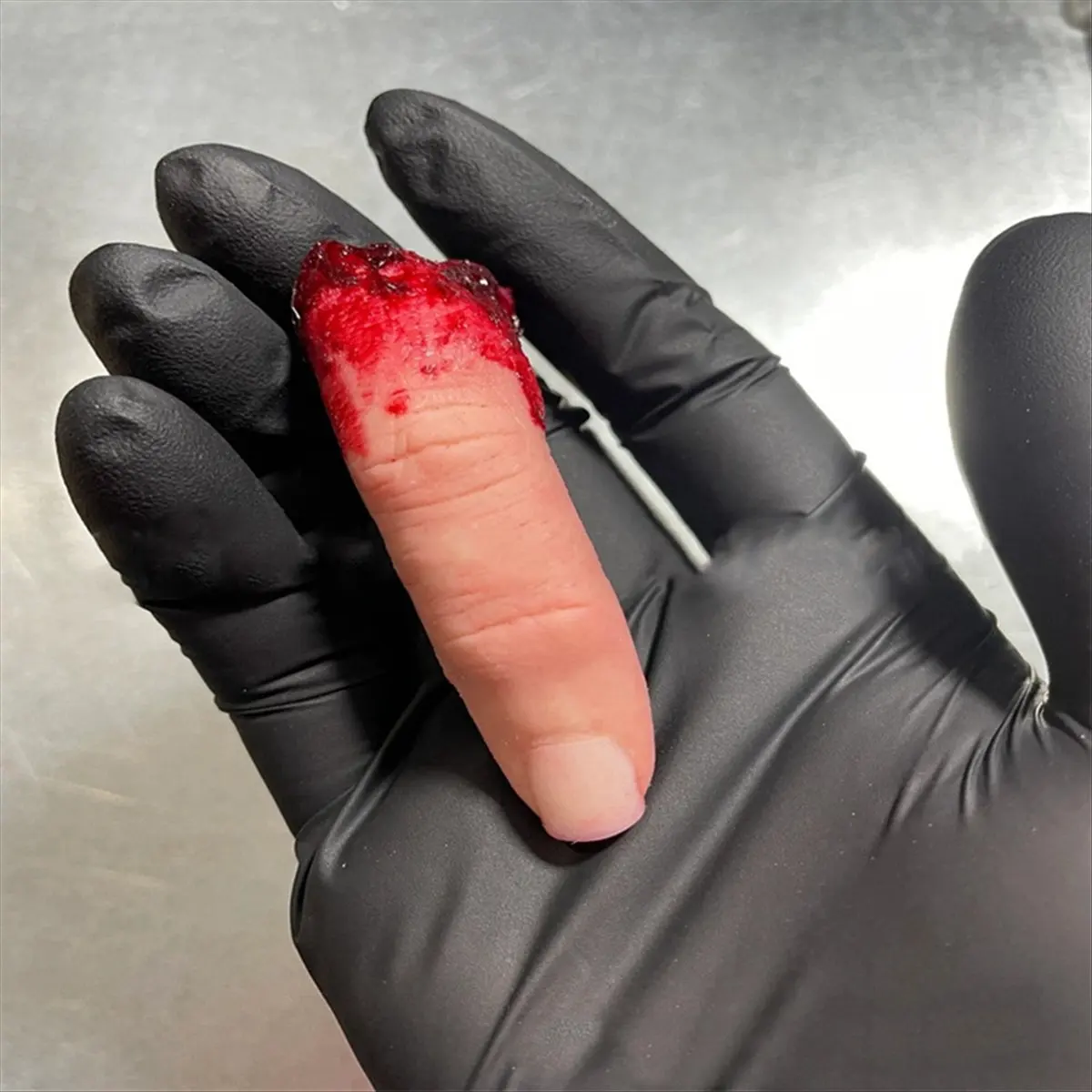 KSOL Halloween Broken Finger Fake Broken Finger Solid Horror Halloween Bloody Fake Finger Simulated Bloody Finger for Scaring
