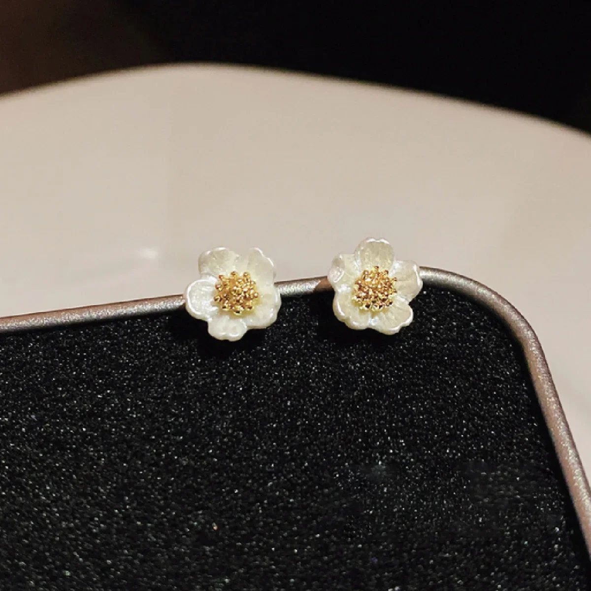 1 Pair of Simple and Fresh Flower Earrings Girl