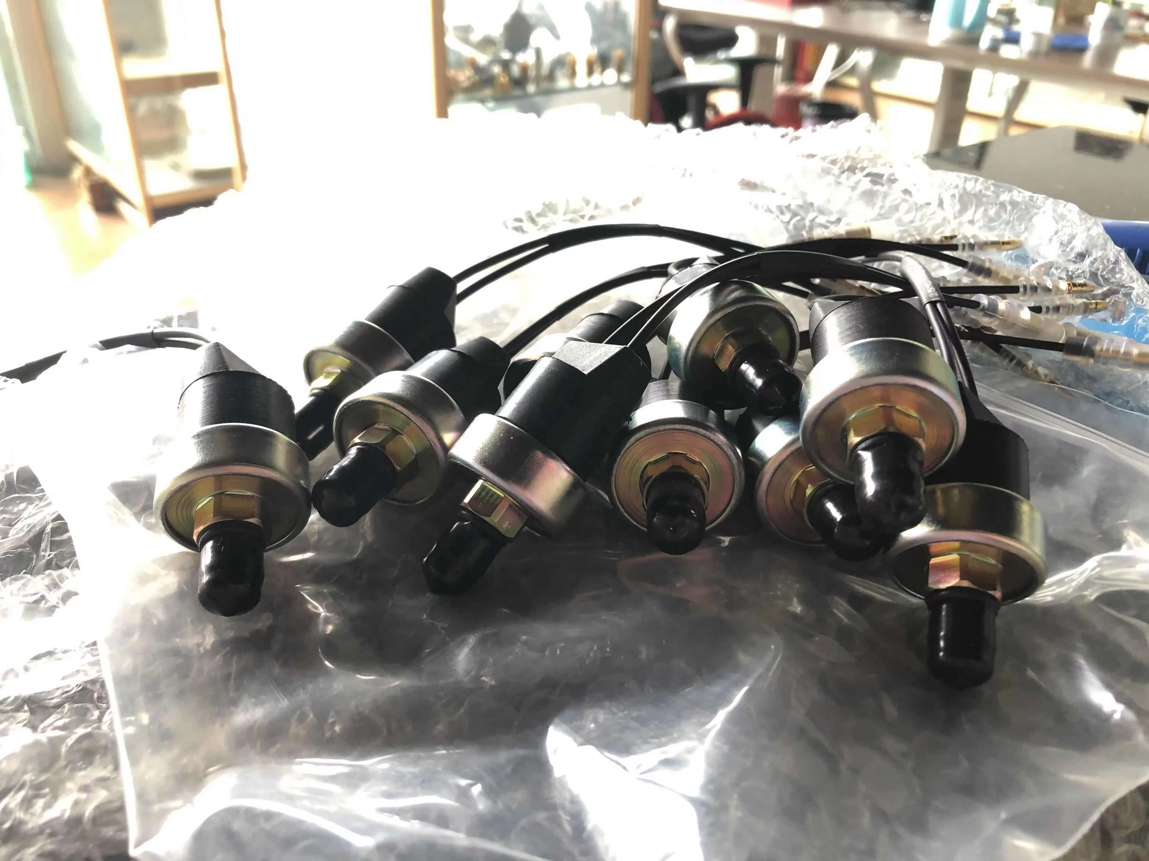 Interruptor do sensor de pressão de óleo hidráulico 4259333 para escavadeira John Deere Hitachi EX100 EX120 EX150 EX200 EX220 190D 290D 490D 495D