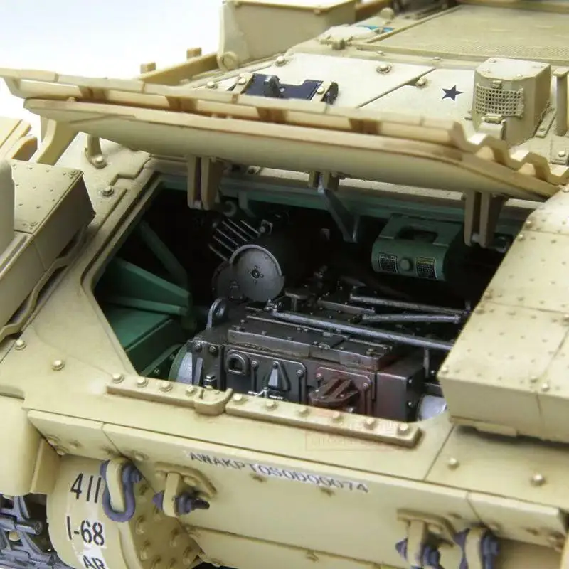 MENG MODEL SS-004 1/35 U.S. Infantry Fighting Vehicle M2A3 Bradley w/BUSK III plastic model kit