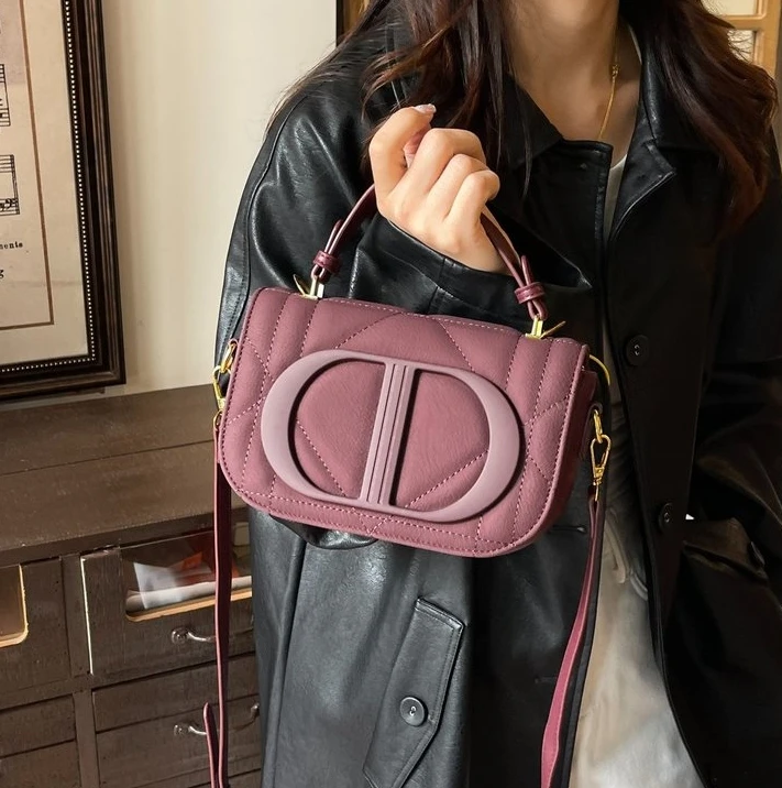 

Women's Luxury Saddle Bag - New Fall/Winter Trendy Versatile Sleek Minimalist Bag, Shoulder & Crossbody