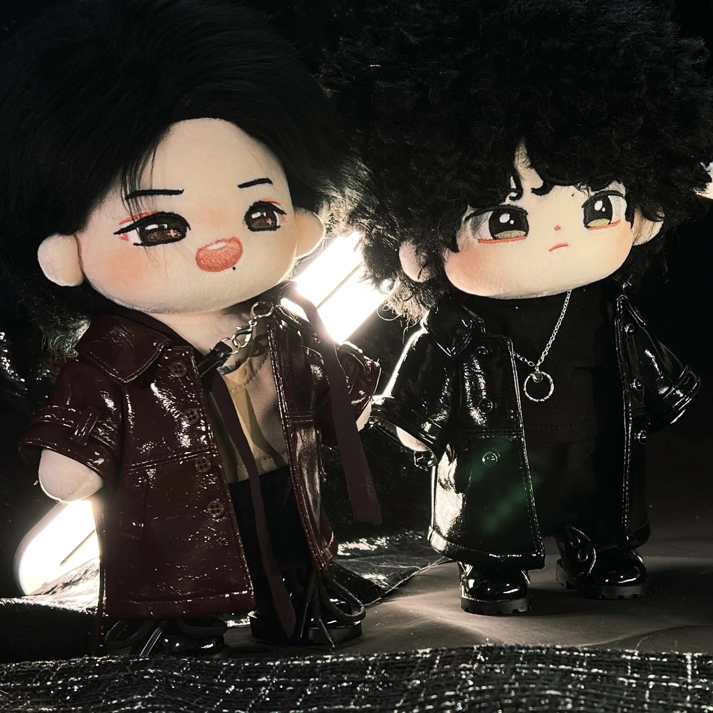 In Voorraad 20 Cm Poppenkleertjes Idool Wang Yibo Lange Lederen Jassen Mode Pak Gevulde Knuffels Pop Accessoires Anime Speelgoed Ki