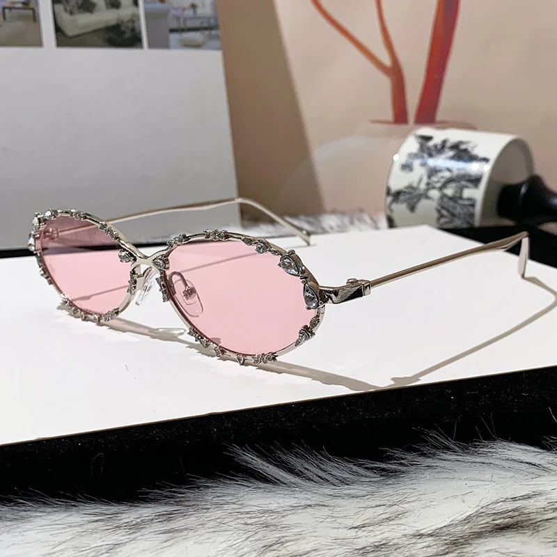 Neue Luxus-Diamant-Sonnenbrille für Damen und Herren, Ovale Strass-Sonnenbrille, Trendige Personalisierte Metallrahmen-Fahrbrille – Detail 4