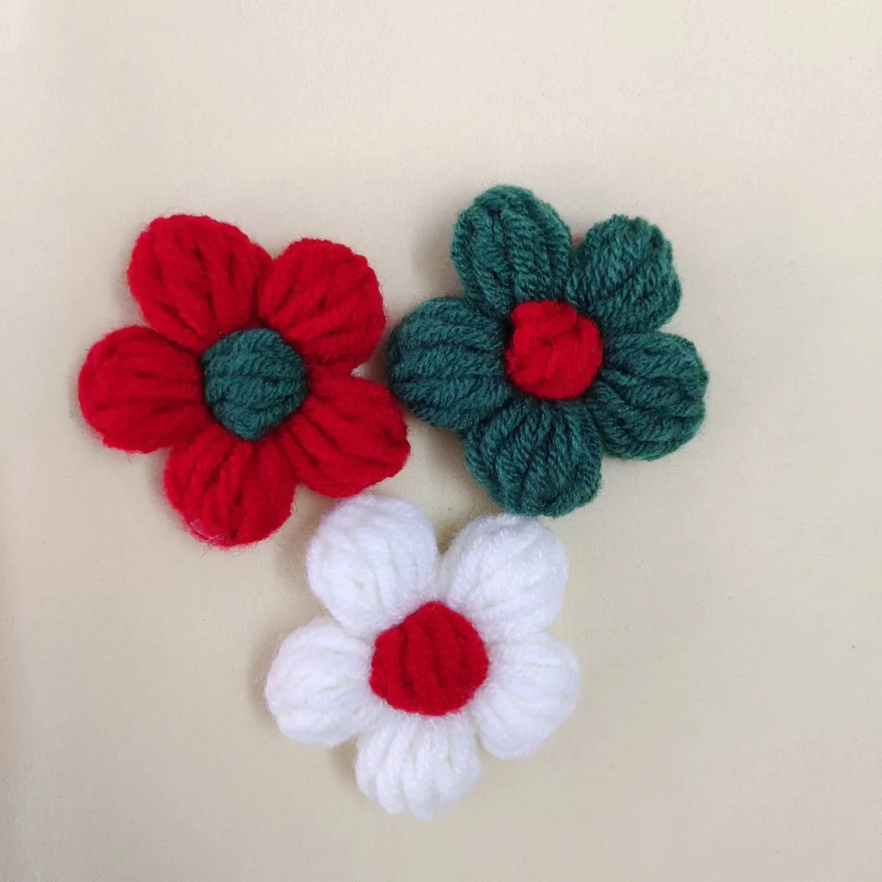 4CM Wool Puff Flower Patch DIY 10PCS Hand-woven Flower Hook Flower Clothing Wedding Accessories