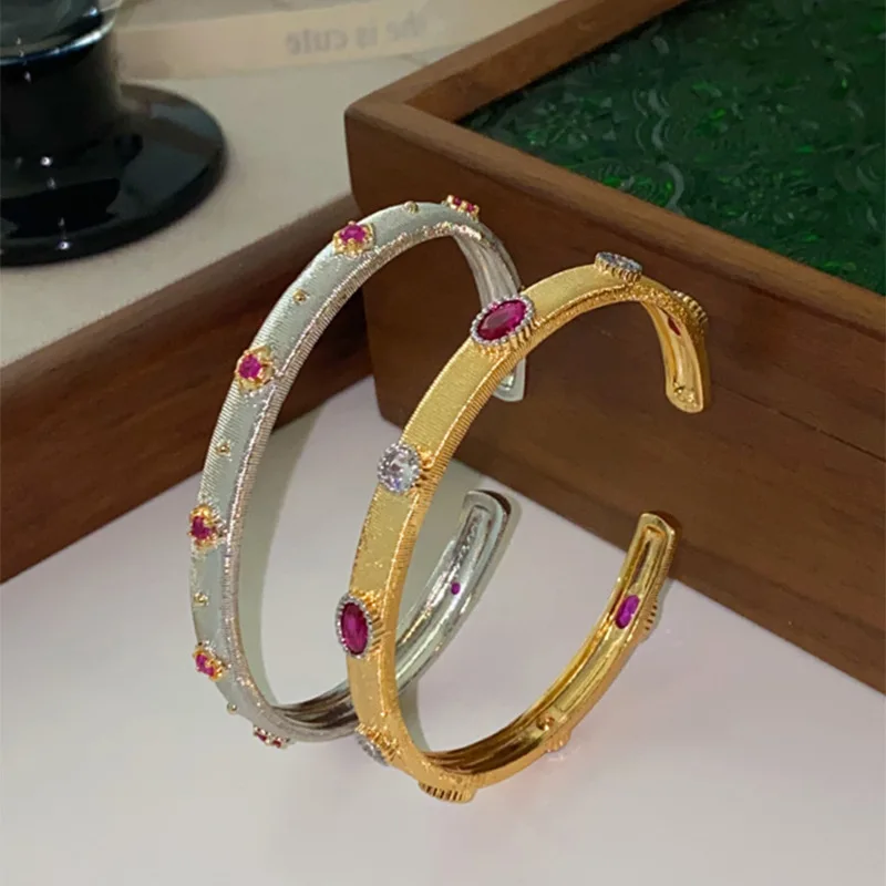 Genuine Gold Electroplated Rhinestones Inlaid Vertical Pattern Light Luxury Retro Exquisite High-end Bracelet for Women Jewelry.