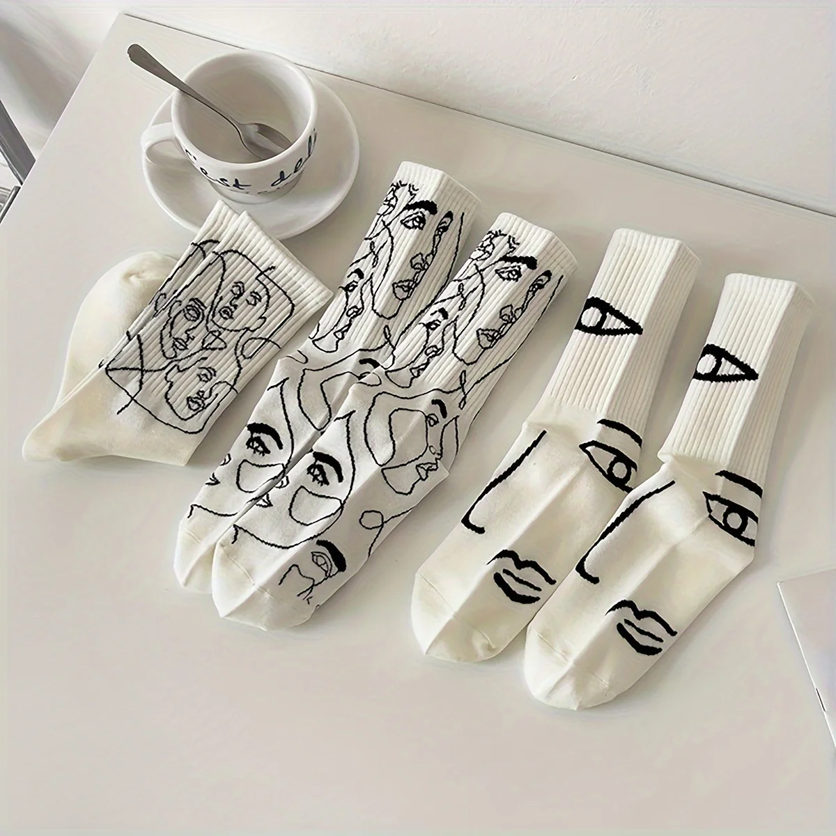 

3 pairs of abstract lines, creative personality, mid tube socks