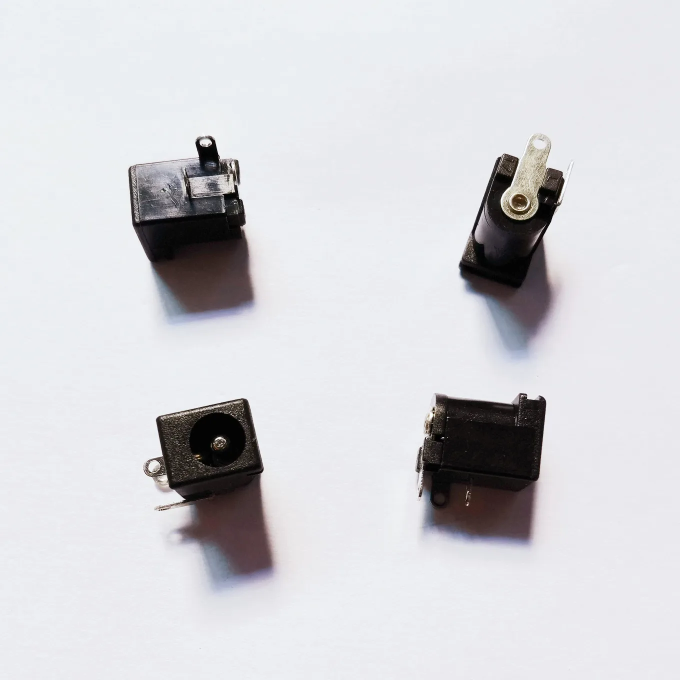 Original New 100% PJ-002B DC power jack connector inner diameter 2.50mm outer diameter 5.5MM 2.5A 24V