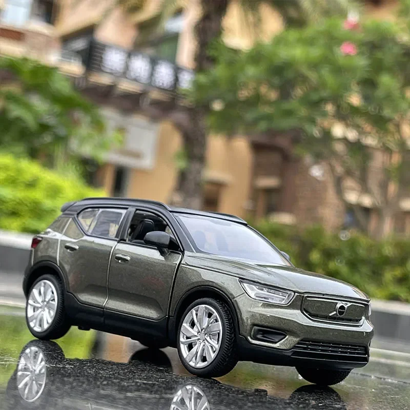 

1:32 VOLVOs XC40 Alloy Car Model Diecast & Toy Vehicles Metal Car Model Sound and Light Collection Simulation Childrens Toy Gift