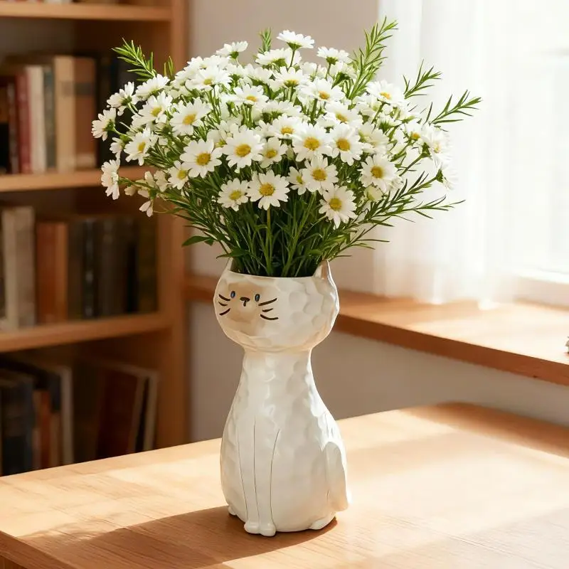 Resin Cat Vase With Cute Cartoon Design And Smooth Textured Surface Perfect For Home Office Desktop Decor Flower Arrangement