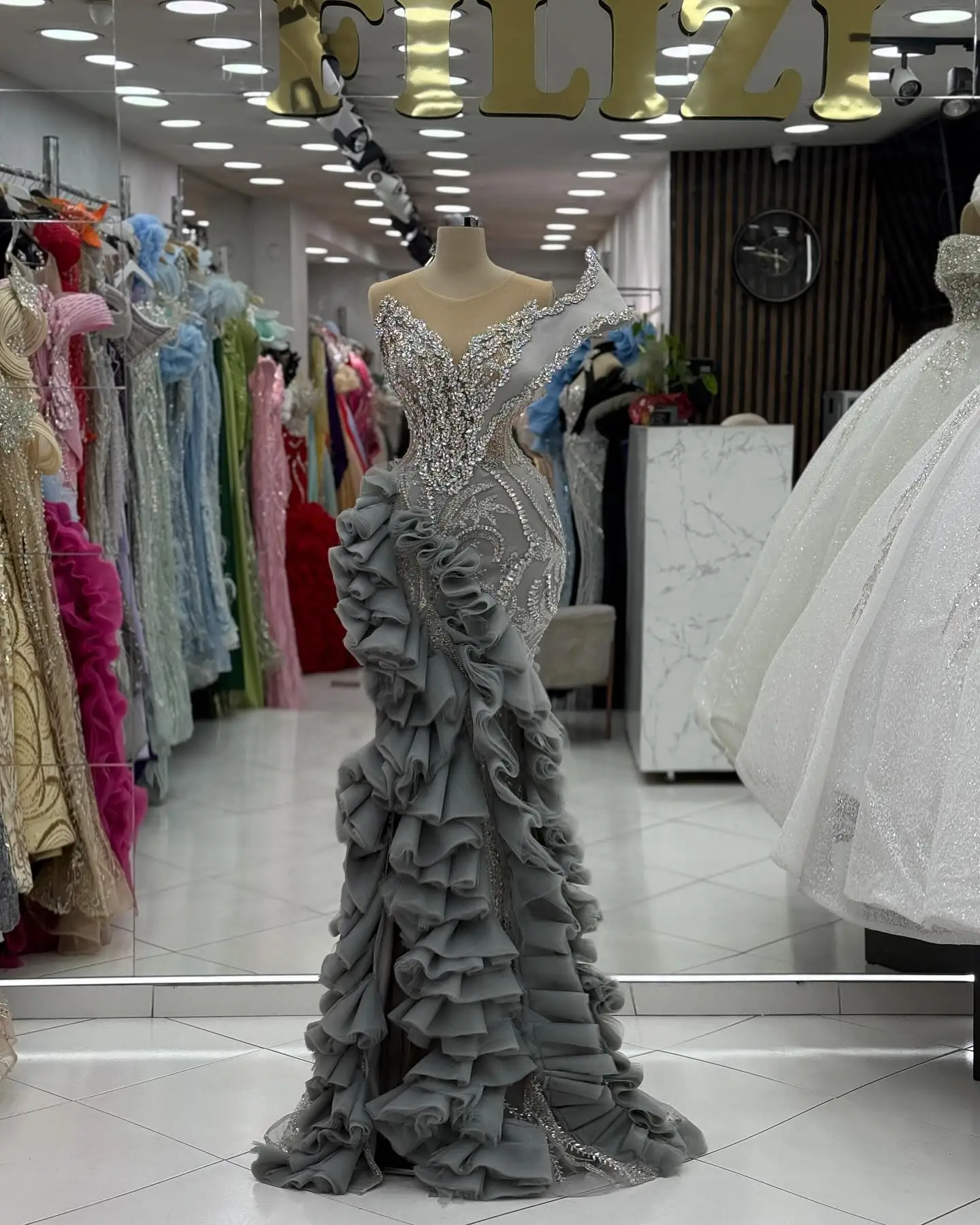 

Elegant Gray Beaded Mermaid Evening Dress Tired Ruffled Tulle Prom Party Dresses Robe de soiree Arabic Special Occasion Gowns