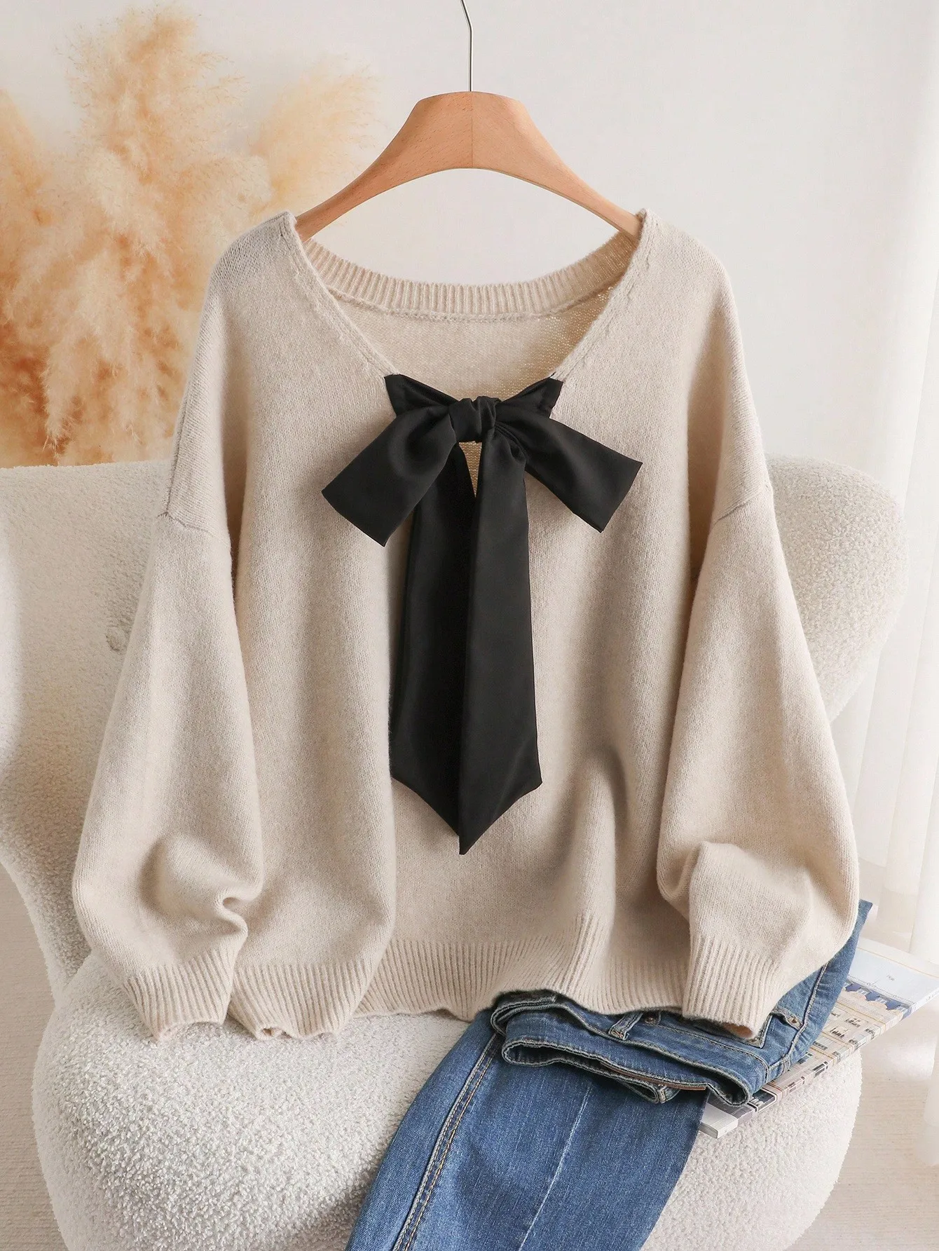 

Свитер оверсайз с V-образным вырезом, бантом на спине и свободным кроем для осени/зимы