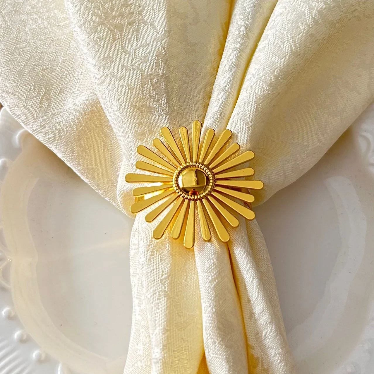 6/12pcs Metal Sunflower Napkin Ring Western Restaurant Hotel Table Napkin Button
