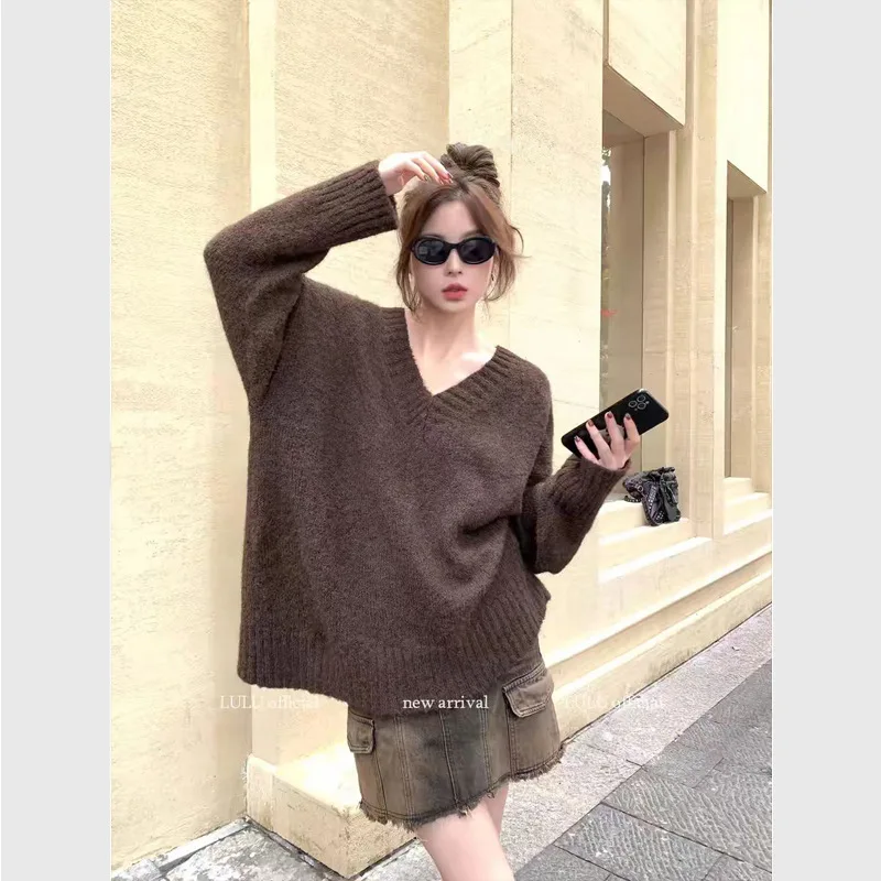 

Lazy style white v-neck pullover sweater women autumn winter 2025 new loose and slim sweater tops with high quality