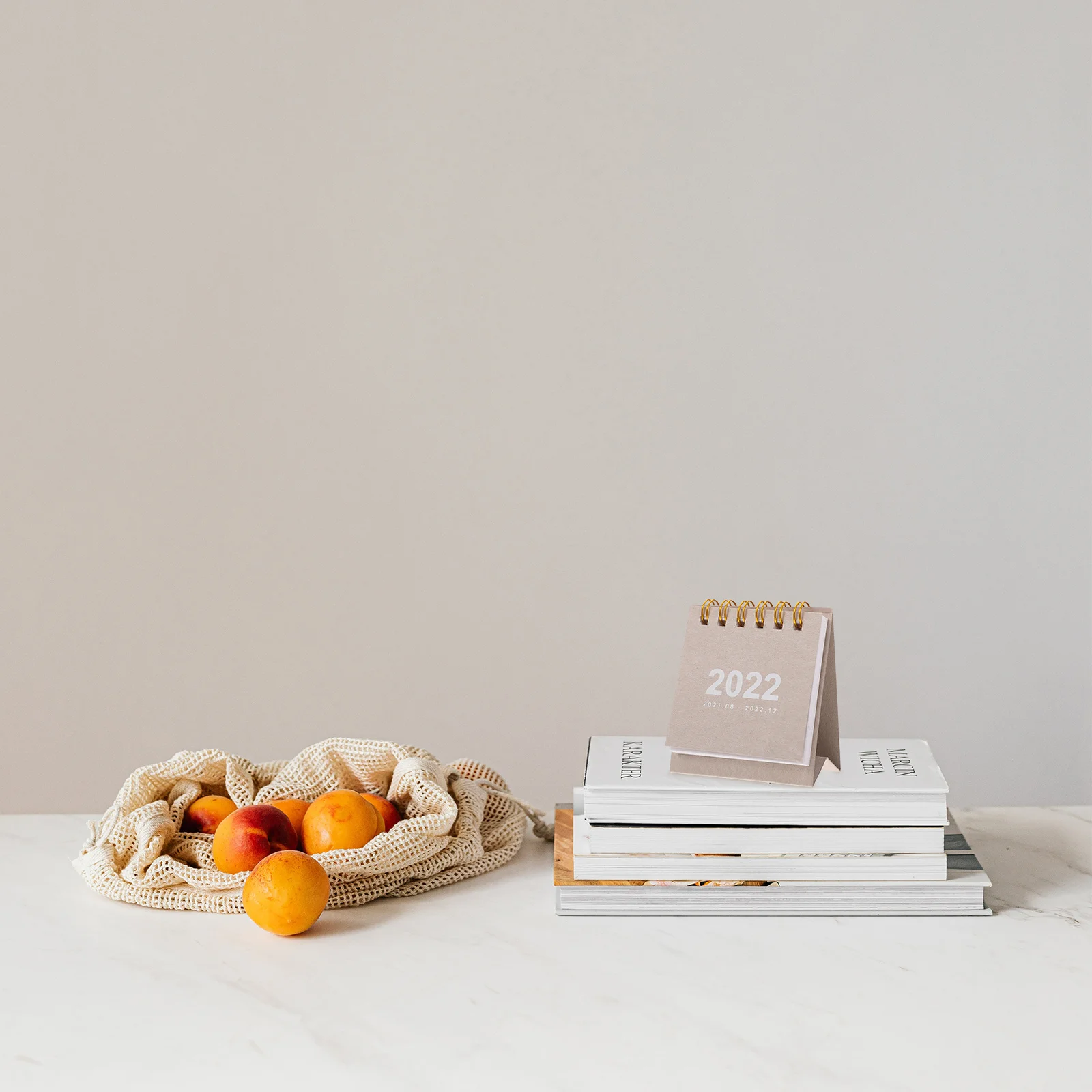 1pc Mini Desktop Calendar Premium Paper Multi-Functional Schedule Planner Table Ornament Home Decor Office Accessories 2022