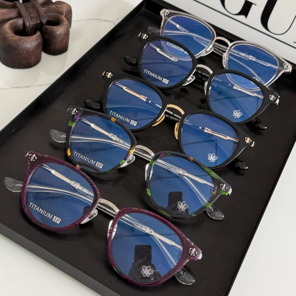 Gafas de lujo para hombre y mujer 2026: Montura de acetato de diseño de marca de alta gama con patrón de tallado retro exquisito, novedad de moda mundial.