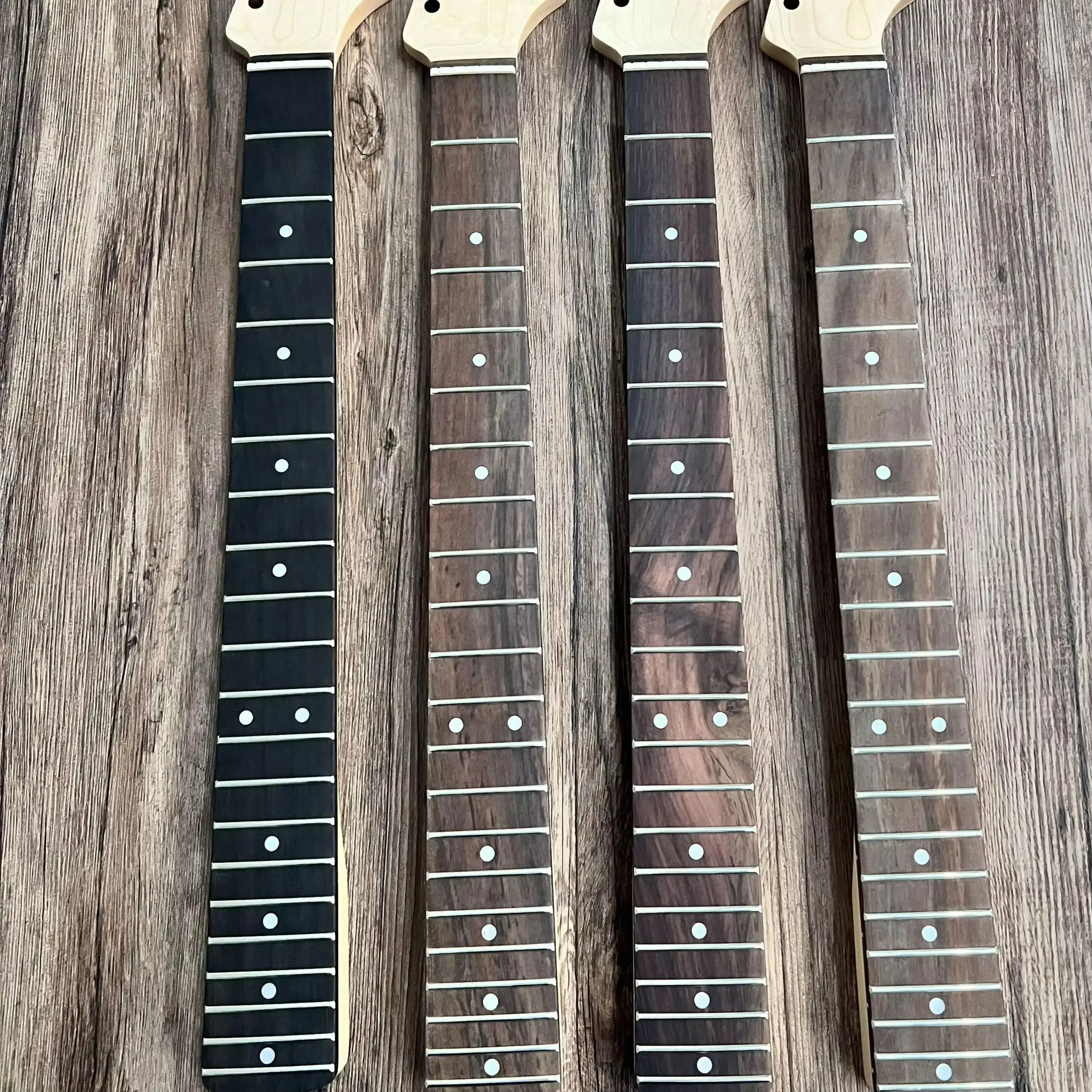 

Vintage Style Electric Guitar Neck with 21 Rosewood Fingerboard Maple Construction Tail Adjustable Bidirectional Adjustment