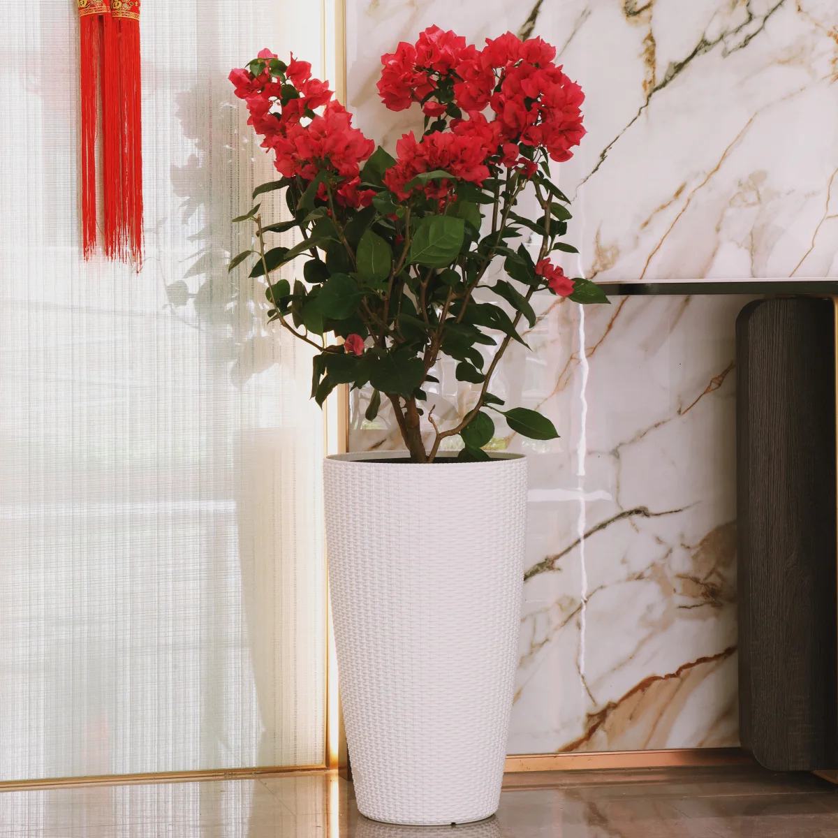 Set of 2 Faux Rattan Tall Planters Outdoor Indoor Large Planters with Water Level Monitor Inner Bucket, Automatic Watering, Flower Plant Pots for Garden, Patio, Porch, Backyard (White, 22 inch )   WL RR