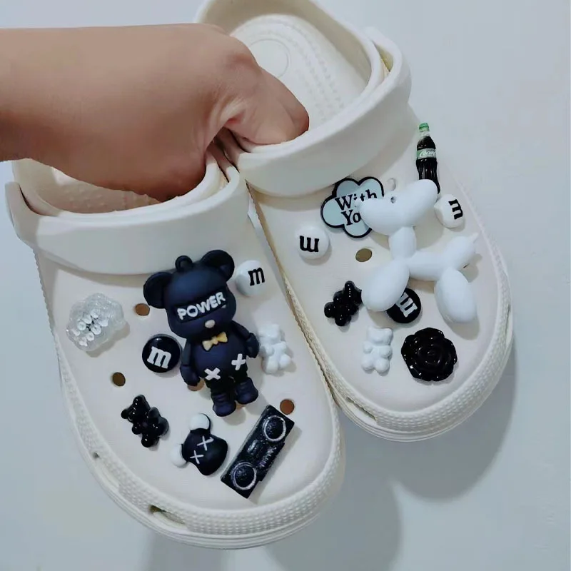 MINISO Cartoon Musical Bear Shoe Charm decorazioni per scarpe fai da te accessori per Bogg Bag Slides sandali zoccoli regali per bambini