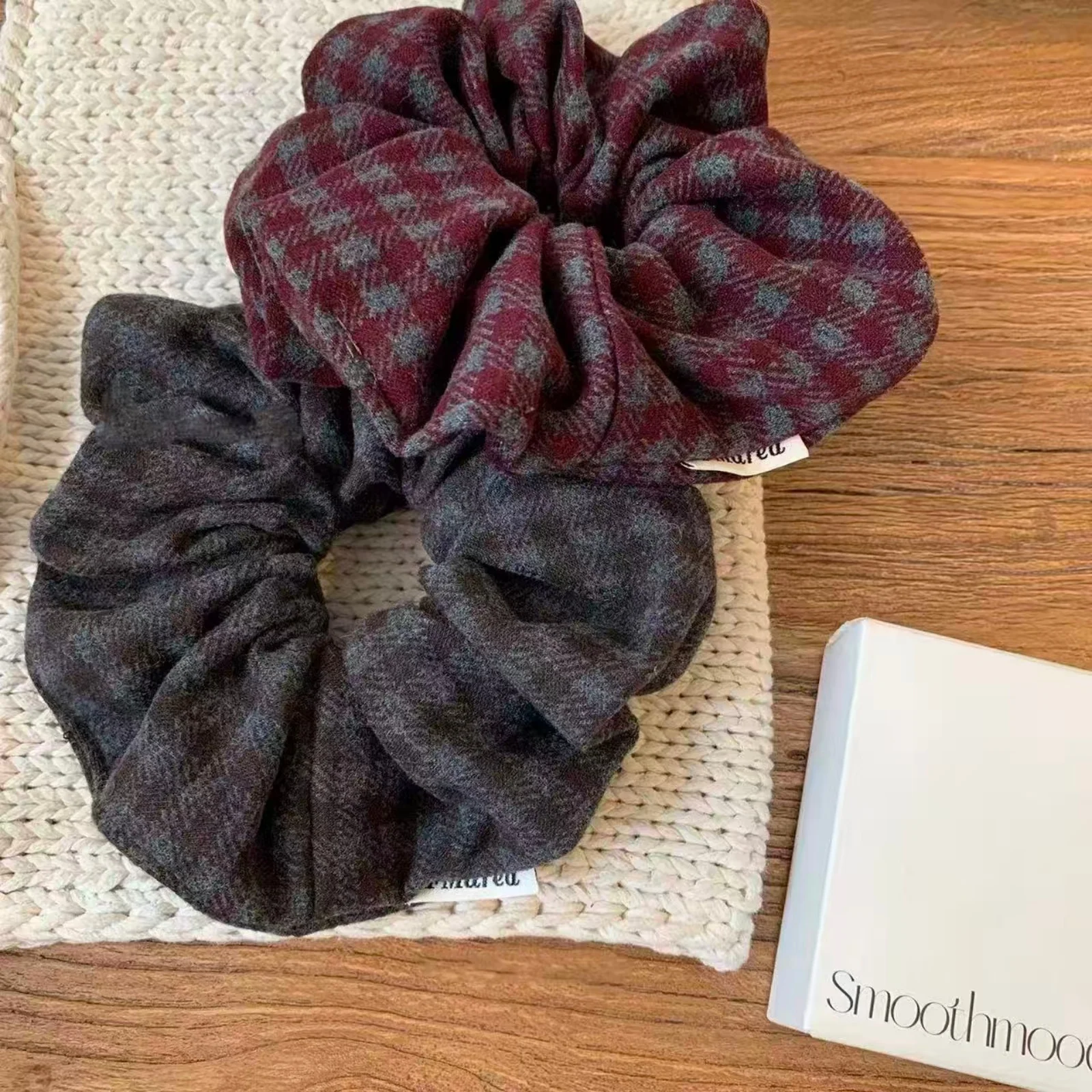 1PC Plaid Scrunchies Koreanischer neuer Stil, Retro Wollkaro Haargummis für Frauen, warme elastische Haargummis Haar