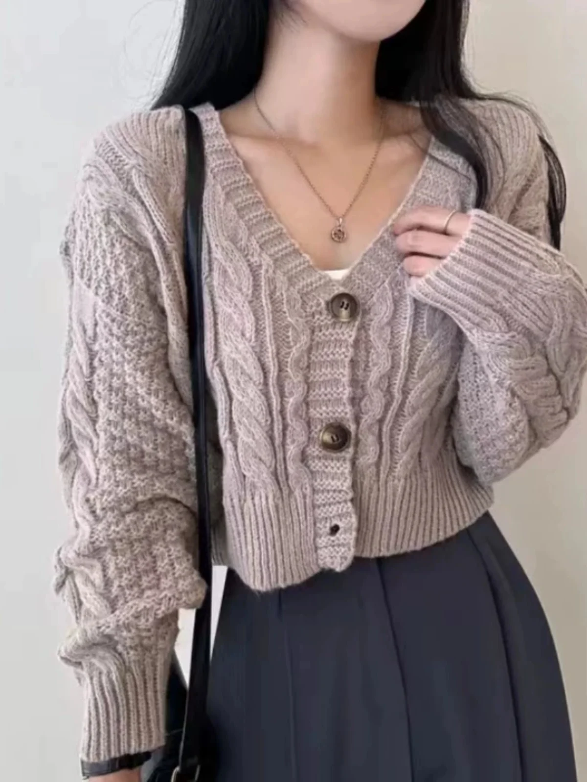 

Chic Autumn Slim Fit V-Ne Knitted Cardigan Retro Linen Pattern Long Sve ort Sle Sweater Jaet Tee Button Open Front