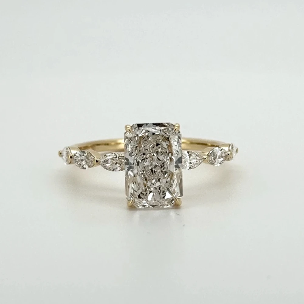 Customized Au750 D VS1 IGI Diamond 18K Yellow Gold Radiant 2ct 3ct 3.5Carat Lab CVD Diamond Ring