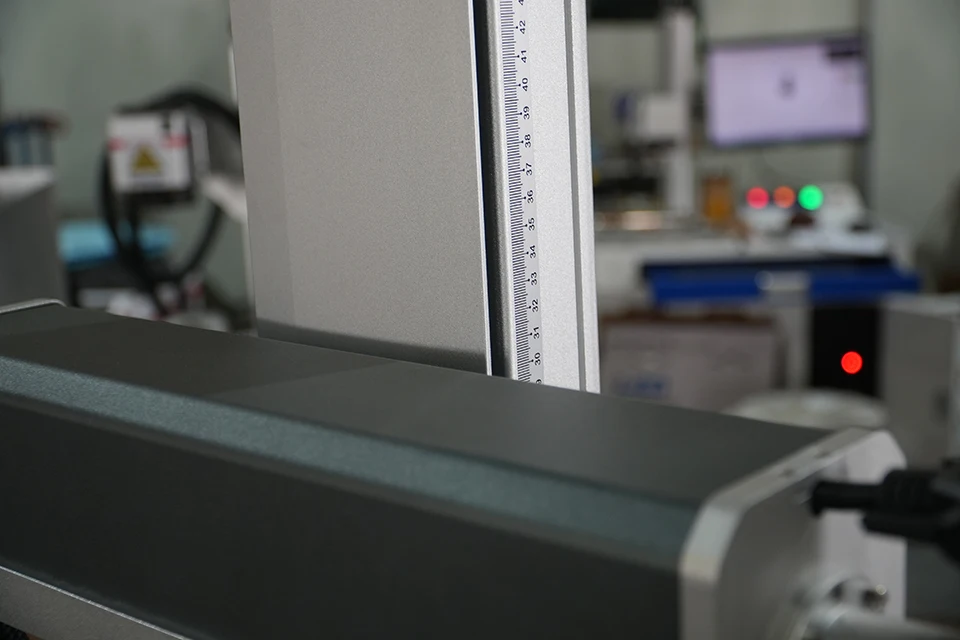 Portable Desktop 20W 30W 50W 60W 100W Fiber Laser Marking Machine for Multi-Material Engraving