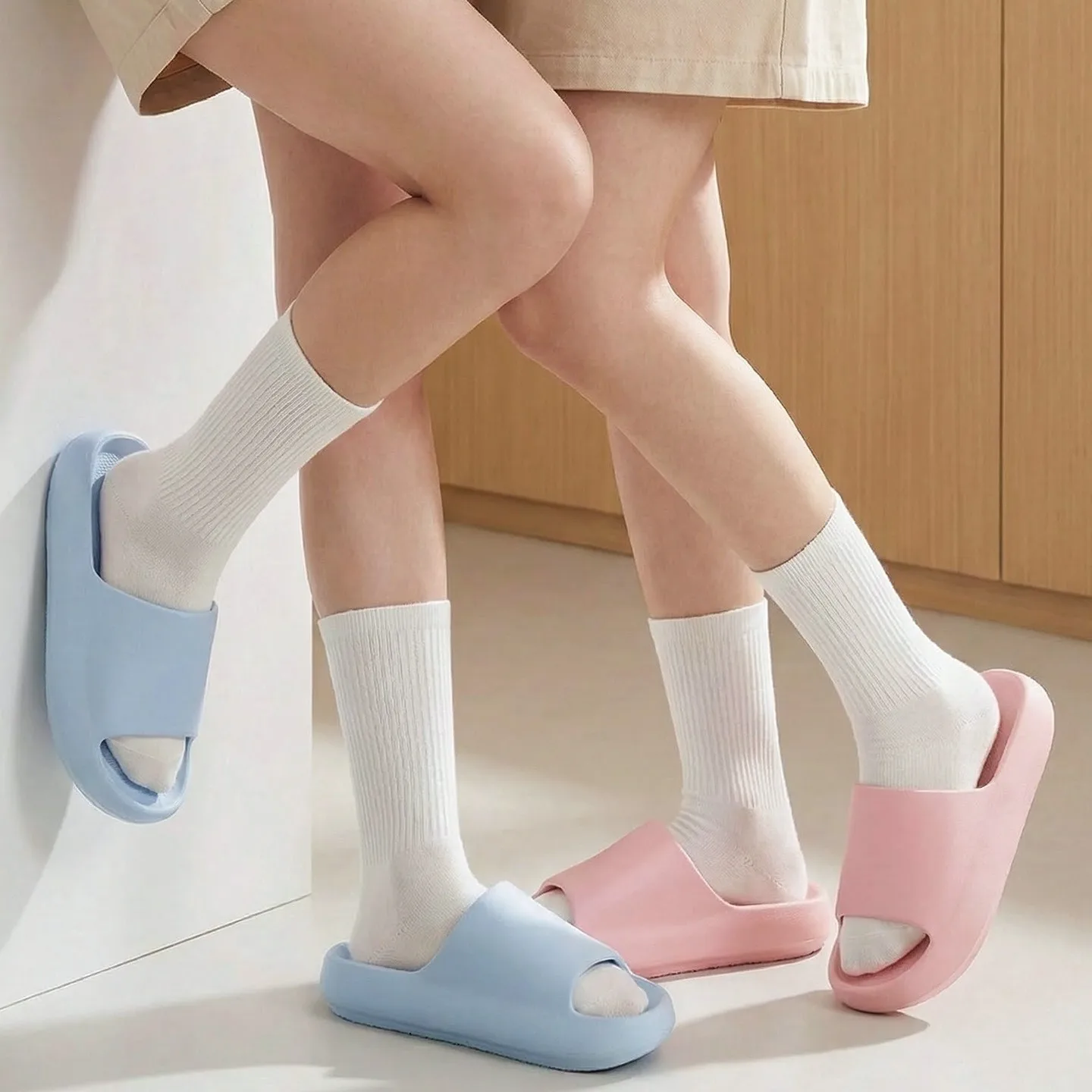 Męskie kapcie łazienkowe Letnie kapcie Domowe buty na podłogę Damskie miękkie kapcie Antypoślizgowe platformy Płaskie kapcie dla par Sandały na plażę na zewnątrz