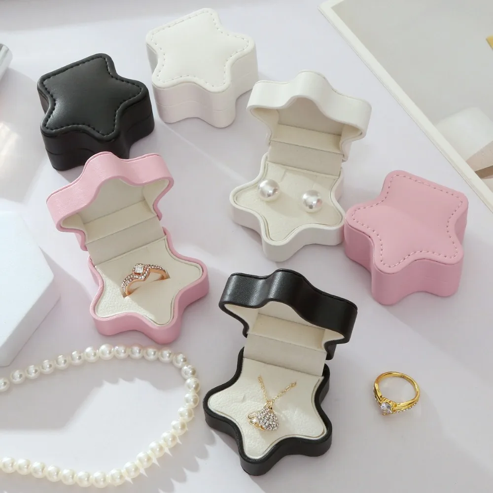 Caja de almacenamiento de joyería en forma de corazón y estrella, Mini organizador de pendientes y anillos de cuero PU, estuche de exposición impermeable para collares, suministros de viaje