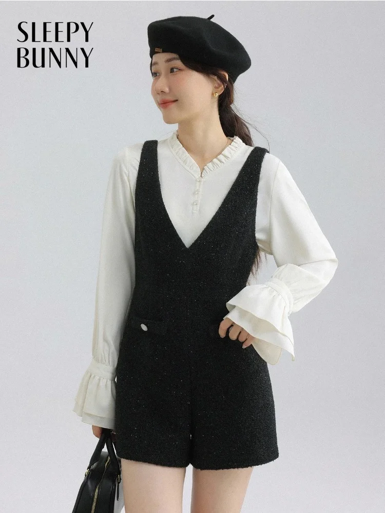 

Elegant Satin Blouse Women French Vintage Long Sleeve Shirt Loose Ruffled Collar Top Soft V-Neck for Autumn Office Casual Look