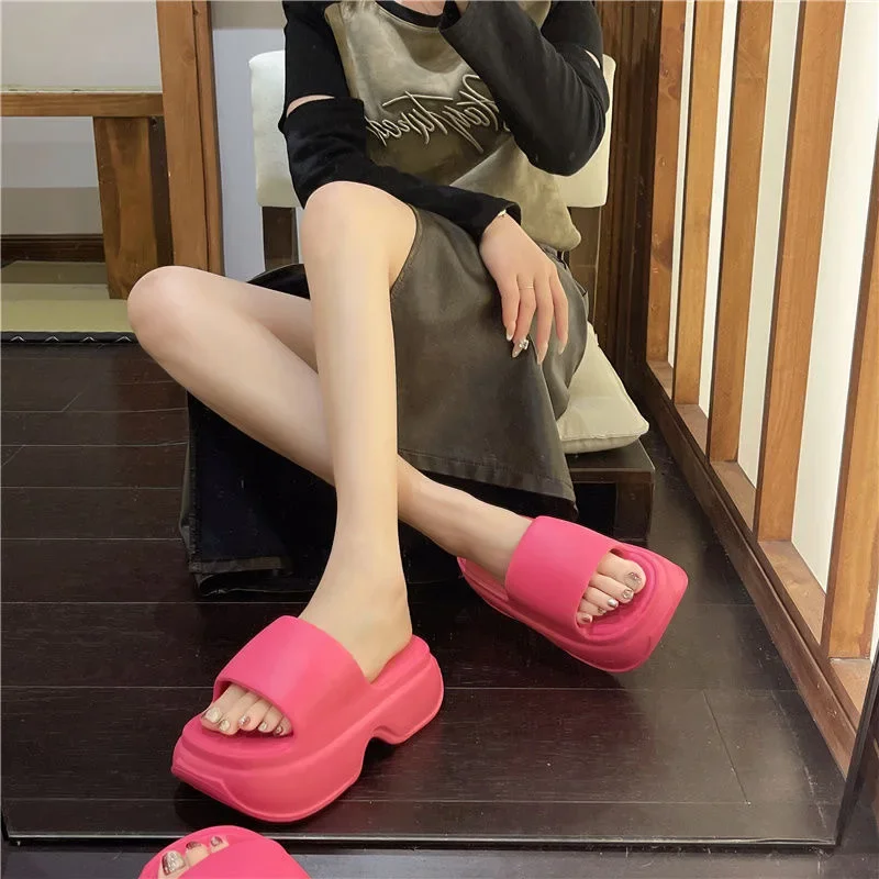 Summer Women\'s Slippers Comfortable Lightweight Soft Sole Platform Sandals 2024 New Fashionable Outdoor Causal Women Slippers