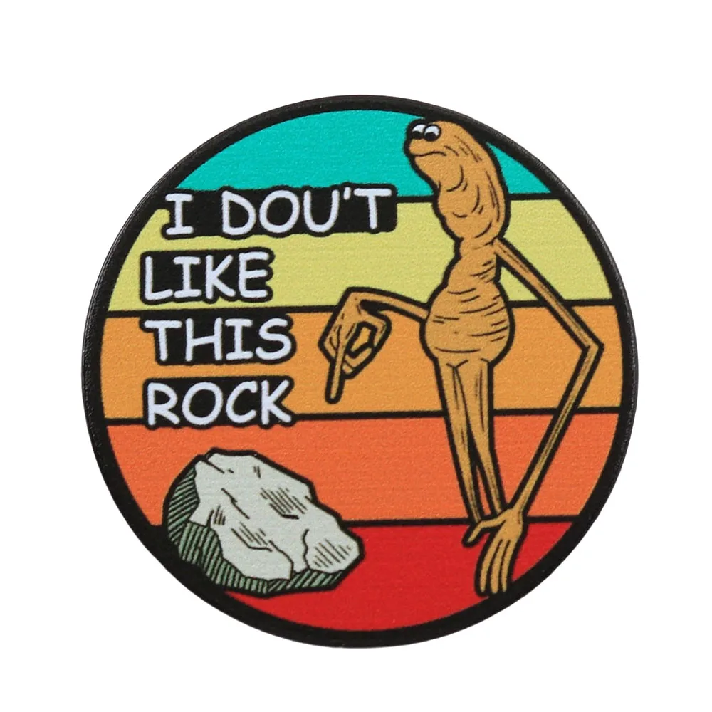 Ich mag diesen Stein nicht. Lustige Marcus The Worm Meme Brosche – ein verrücktes Accessoire für Kleidung und Taschen. – Detail 5