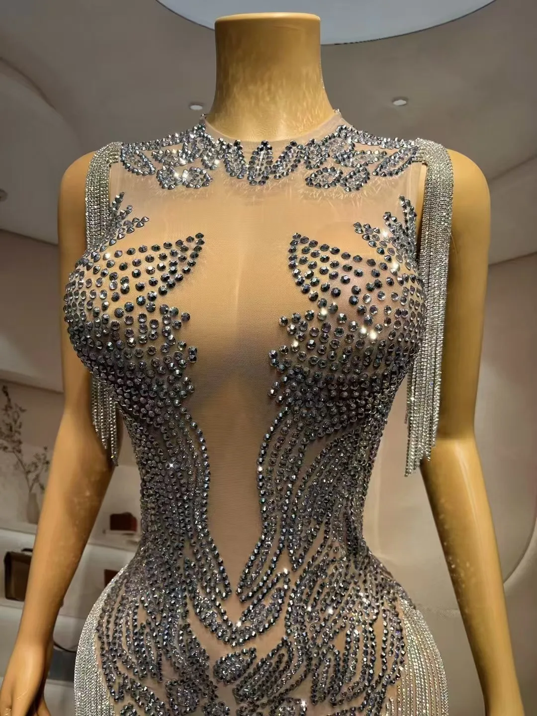 Traje de fiesta para mujer, disfraz de sesión de fotos puesta en escena, cantante, bailarina, Sexy, diamantes de imitación plateados, cadenas de cristales, vestido de malla desnuda