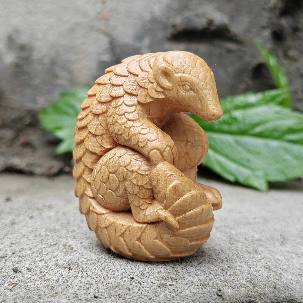 Wooden Carved Pangolin Figurine Ornament, Hand-Carved, Animal Theme, Suitable for Halloween Decorations, Holiday Decorations, Indoor Decorations, Home Decor, Fireplace, Back-To-School Season Gifts, Birthday Gifts